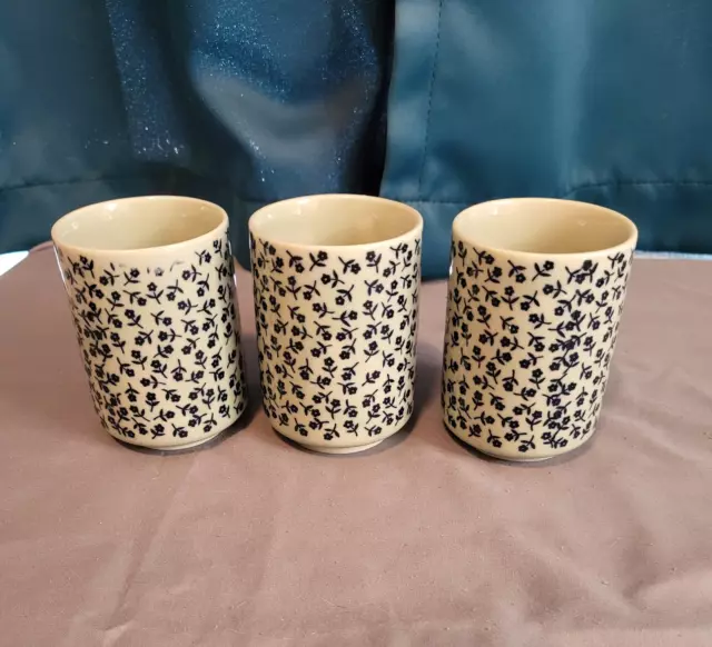 Set of 3 japanese tea Yunomi porcelain mugs with dark blue flower pattern
