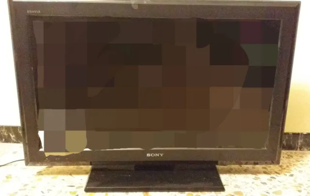 Televisor convencional Samsung Ultra SlimFit de 21. Color Negro Piano