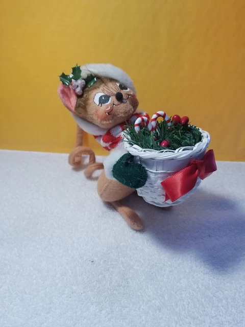 AnnaLee Christmas Mouse With Basket Candy Canes 2005