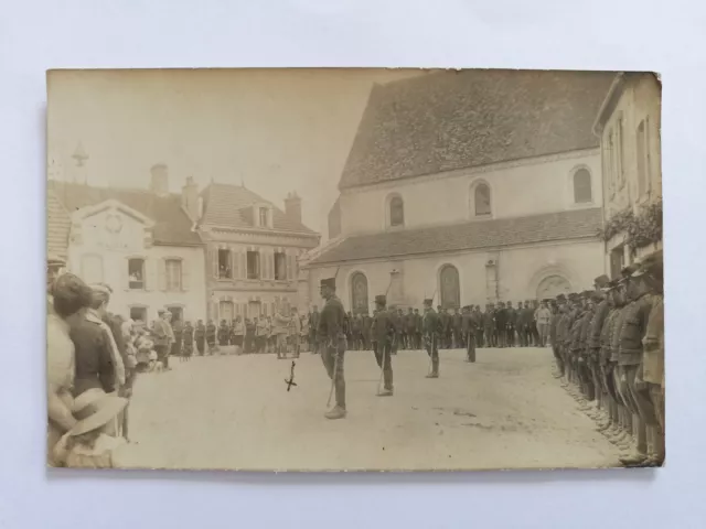 cpa Carte Photo Cérémonie MILITAIRE Décoration Médaille MAIRIE à Identfier