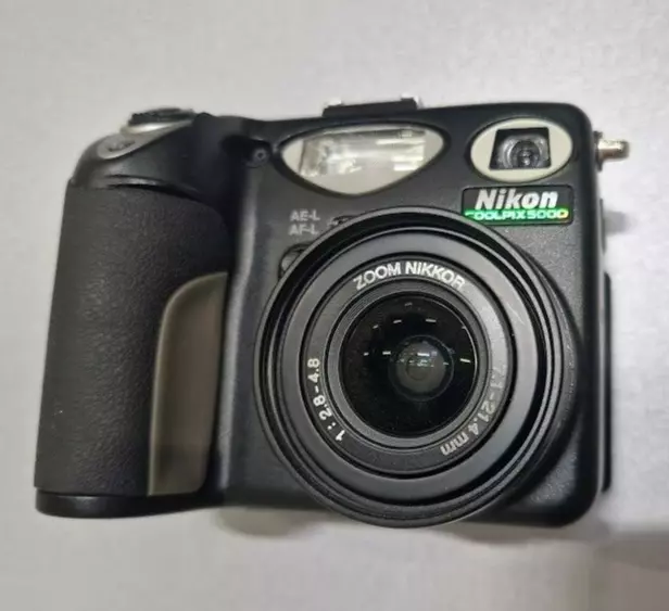 Nikon Coolpix 5000 Digital Camera Black PARTS/not tested