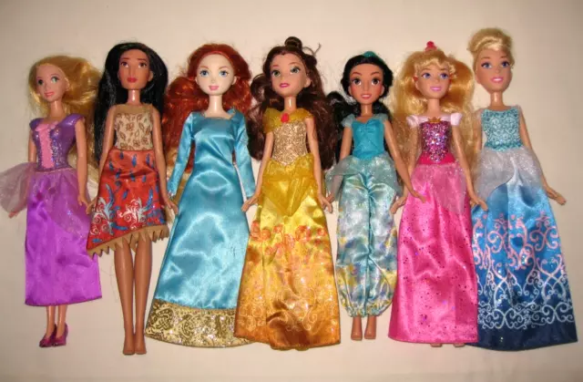 Bundle of 7 Disney Princess dolls Pocahontas, Belle, Jasmine, Merida etc