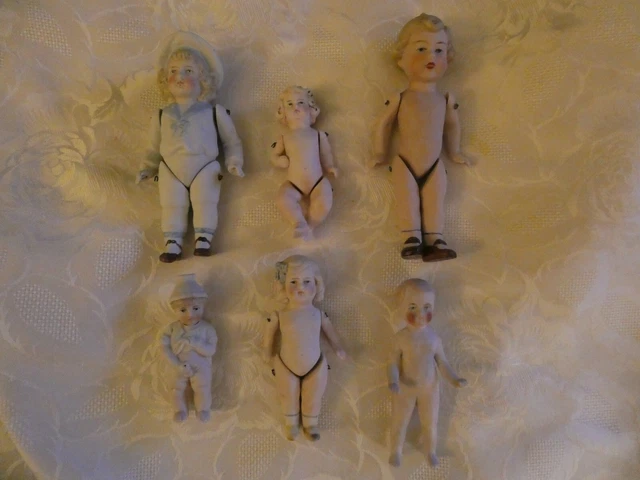 Lot De 14 Petites Poupées En Porcelaine – 22 Cm De Hauteur, état Correct