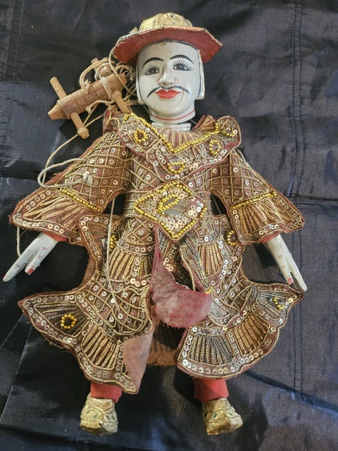 Marionnette asiatique ancienne à fils – bois sculpté