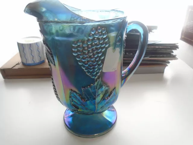 VINTAGE CARNIVAL GLASS INDIANA GRAPE HARVEST BLUE 64oz FOOTED PITCHER JUG