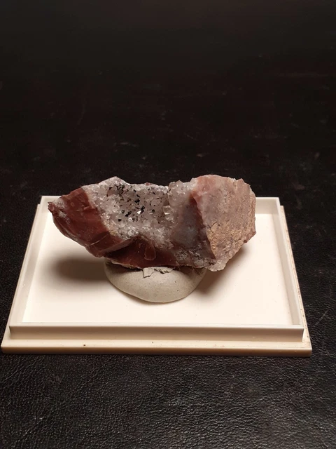 Goethit auf Quarz/Jaspis aus Nunkirchen, Saarland; Größe: 4,5×2×2cm