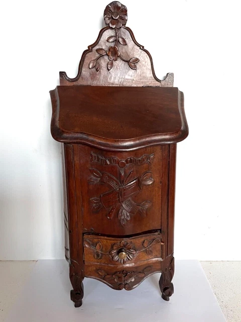 Montre de poche à fuseau en or repoussé, à remontage par clé Montre de poche à fuseau en or repoussé, à remontage par clé