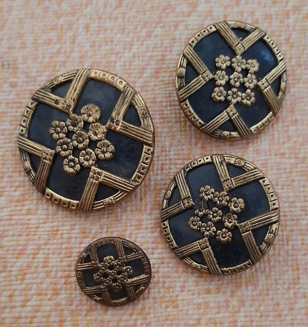Lot 4 Boutons Anciens En Metal Dore Et Noir