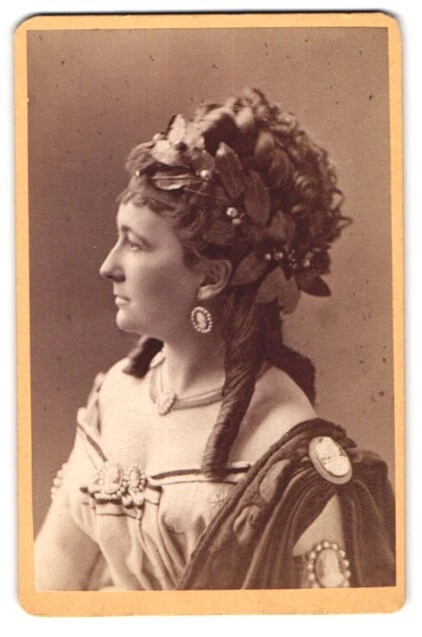 Fotografie Dr. Szekely, Wien, Opernring 1, Portrait Charlotte Wolter mit Korken