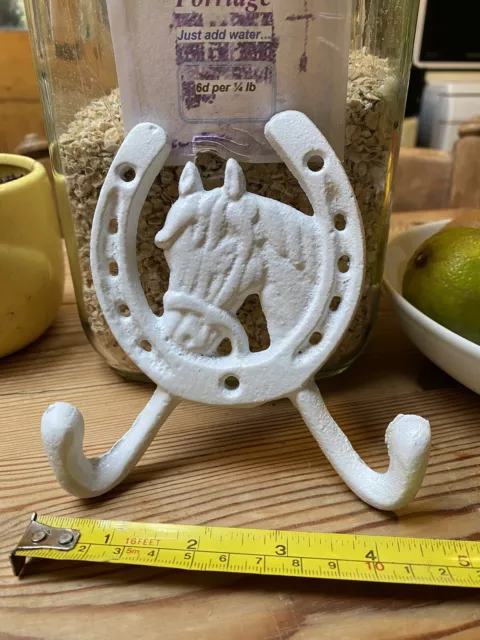 CAST IRON HORSE HEAD & SHOE DOUBLE HOOK  12x13x3cm White. Coats Or Tack.