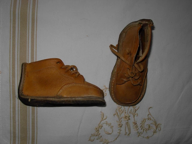 Chaussure en cuir ancienne enfant bébé marque BABYBOTTE  poupée baigneur poupon