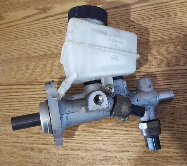 MERCEDES C CLASS W203 C240 BRAKE MASTER CYLINDER WITH SENSORS 20/25