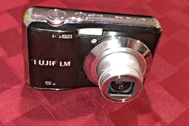 FUJIFILM FINEPIX AX300 14 MP 5x Zoom Digital Camera W 8GB SD Card and cable