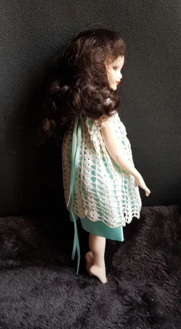 rare !  belle poupée mannequin vintage ...tout en porcelaine !