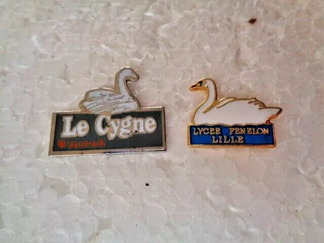 Job lot of 2 Swan bird shaped metal lapel pins