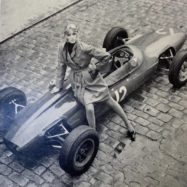 1964 Couture Damenmode Bewertung B&W Fotos Werbung Rennwagen Cooper 3