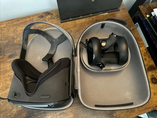 OCULUS QUEST 1 64GB VR Headset & Controllers - Black In Original Hard ...