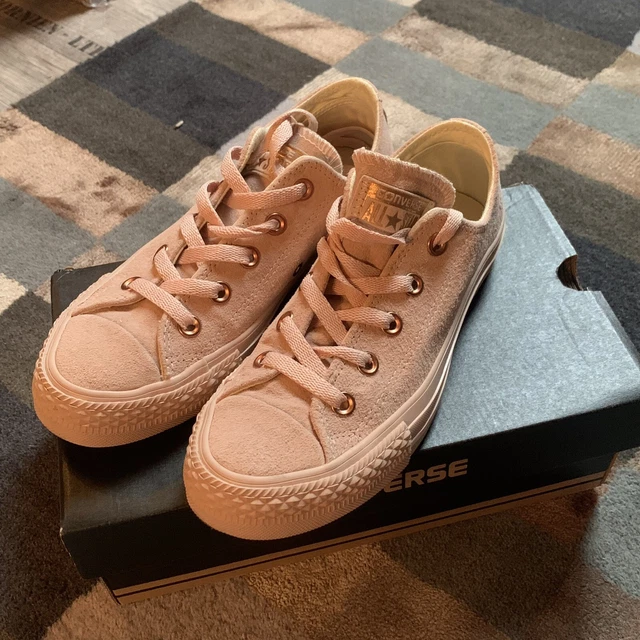 Rose gold on sale suede converse