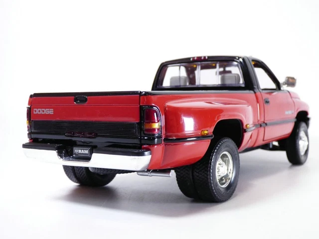 GREENLIGHT 1/64 DODGE RAM 3500 DUAL-CAB PICK-UP DUALLY WRECKER ROAD