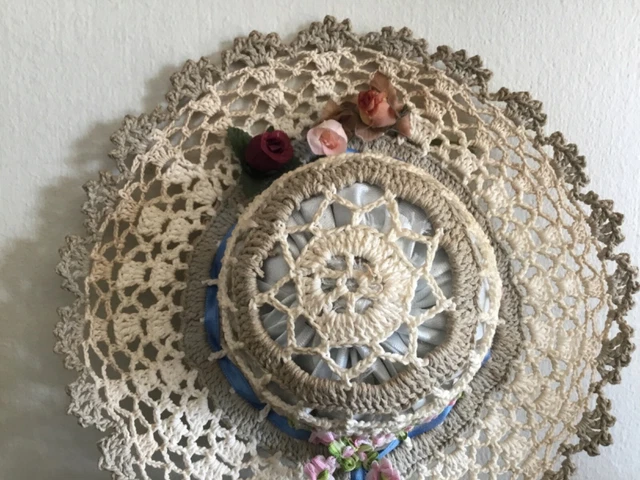 2 chapeaux de poupées anciens fabriqués main 3