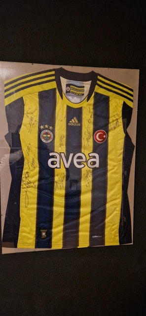 Fenerbahce trikot unterschrieben