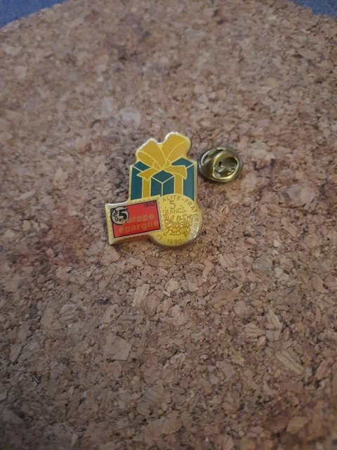 Lot De 4 Pins Caisse D'Épargne – écureuil, Rugby, Pack Banque, Badges