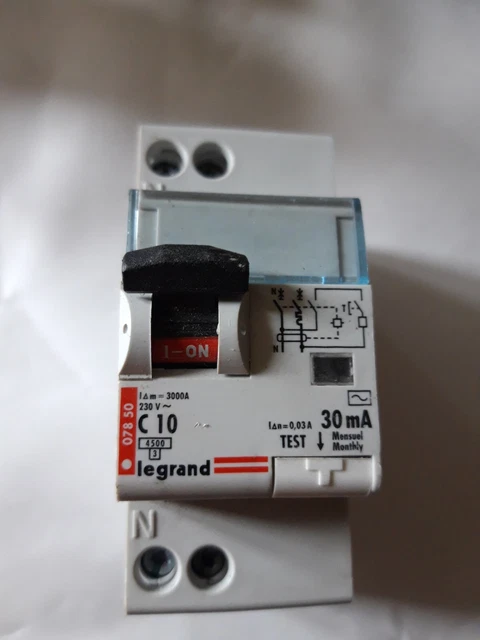 Interrupteur Différentiel Legrand 410778 – 10A 10mA 2P AC – Spécial Balnéo