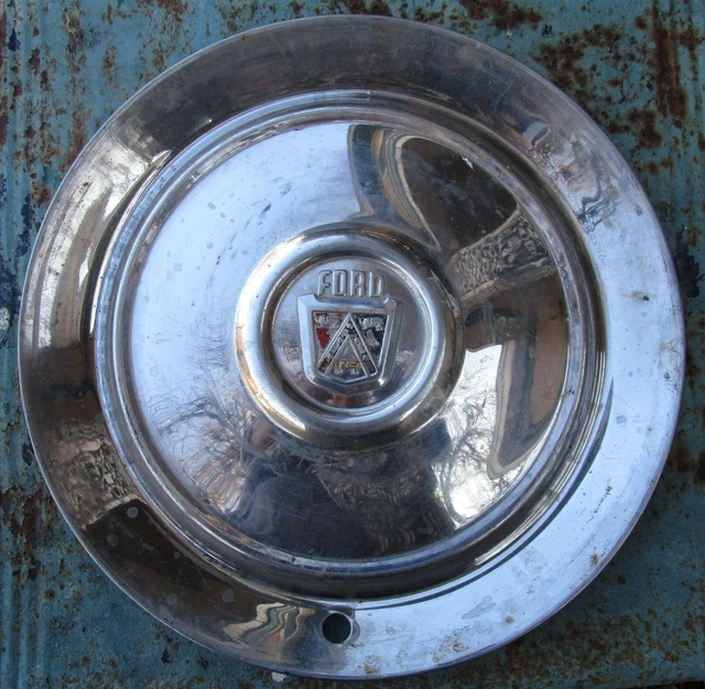 FORD HUBCAP 15& Vintage 1950's Lion Emblem OEM Chrome Man Cave