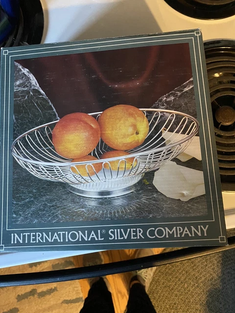 International Silver Co. Silverplate Wire Oval Fruit Bread Basket New in box