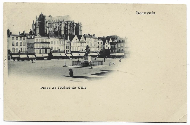CPA " BEAUVAIS - Place de l'Hôtel de Ville