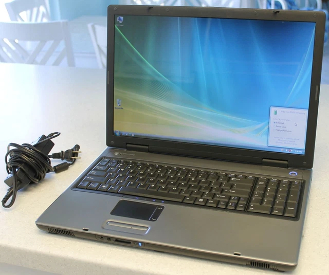 17" LCD,Gateway PA6A Laptop Computer,Windows Vista,320GB HD,2GB RAM,DVD,Charger