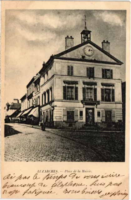 CPA Luzarches Place de la Mairie FRANCE (1330176)