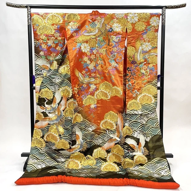 Japanese Kimono Uchikake Luxurious Wedding Embroidery Pure Silk Red Black K437