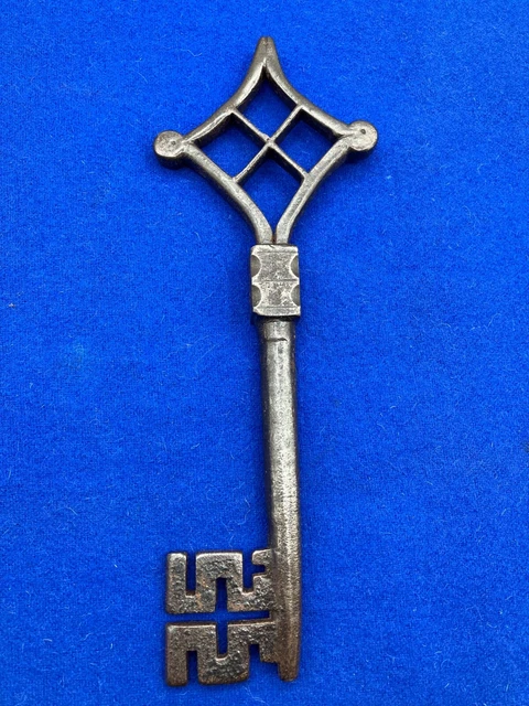 Clef Clé En Fer Forgé   Iron Key Schlüssel  Eisen  Chiave In Ferro Forgiato