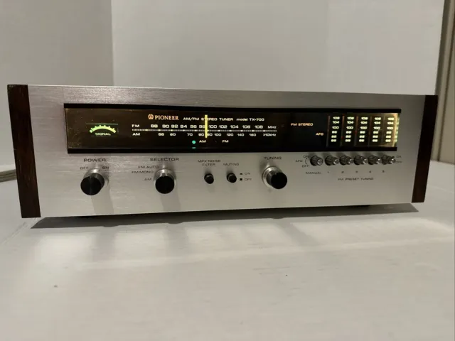 Uber rare Pioneer TX-700 am/fm stereo tuner Tested excellent condition.