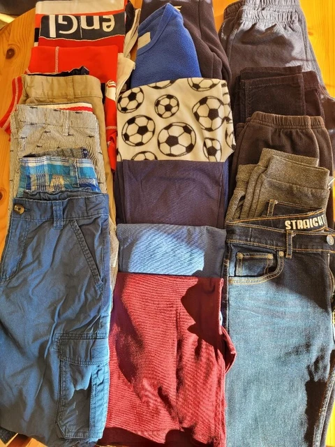 Pacchetto abbigliamento estivo massiccio per ragazzi età 9-10. 18 ARTICOLI. Alcuni nuovi con etichette.