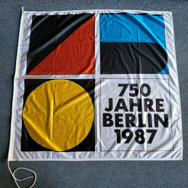 Fahne Flagge Berlin  -  "750 Jahre Berlin"  aus dem Jahr 1987  Größe 94 x 99 cm