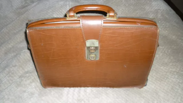 Valigetta vintage marrone marrone chiaro in pelle / medici / borsa da ufficio / custodia, senza chiave