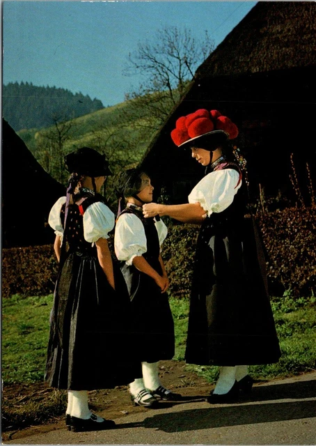 Vintage Continental Size Postcard Costumes And Headdress In Black Forest Germany