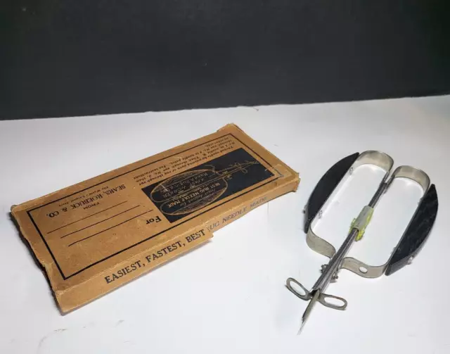Aguja de transporte de alfombra enganchada parisina vintage con caja Sears Roebuck
