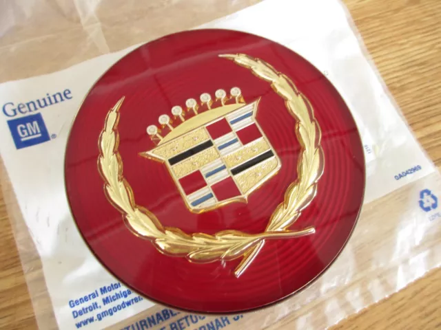 Nos 1989-1993 Cadillac Burgundy Center Cap W/ Gold Emblem For Wire Wheel Covers