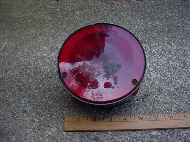 MONARCH 5243 right TAILLIGHT with SIDE MARKER TRUCK TRAILER GROTE 9034