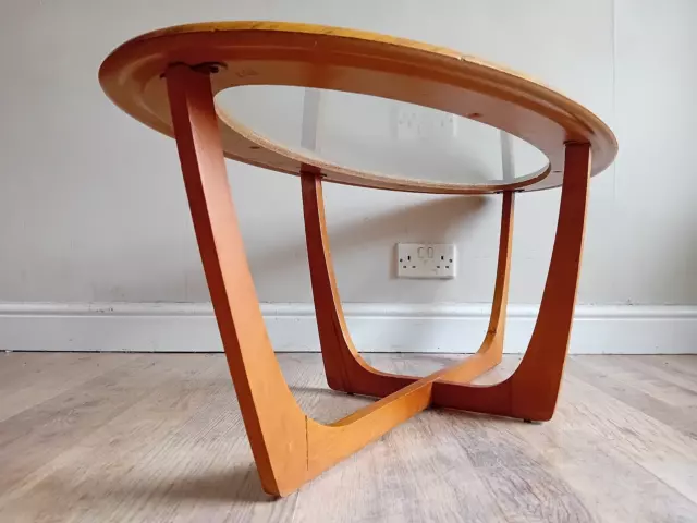 Delightful Original 1970's Mid-Century Oval Coffee Table / Drinks Table