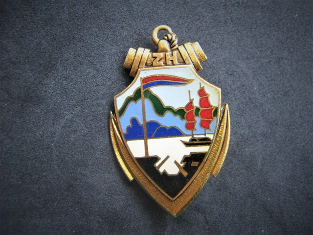 Pin's Ancien émaillé – Club De Ski International – Munich Ski Alpin (occasion, état D'usage)