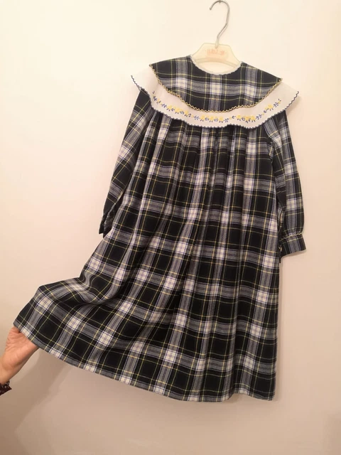 Abito stile inglese con ricamo a mano
