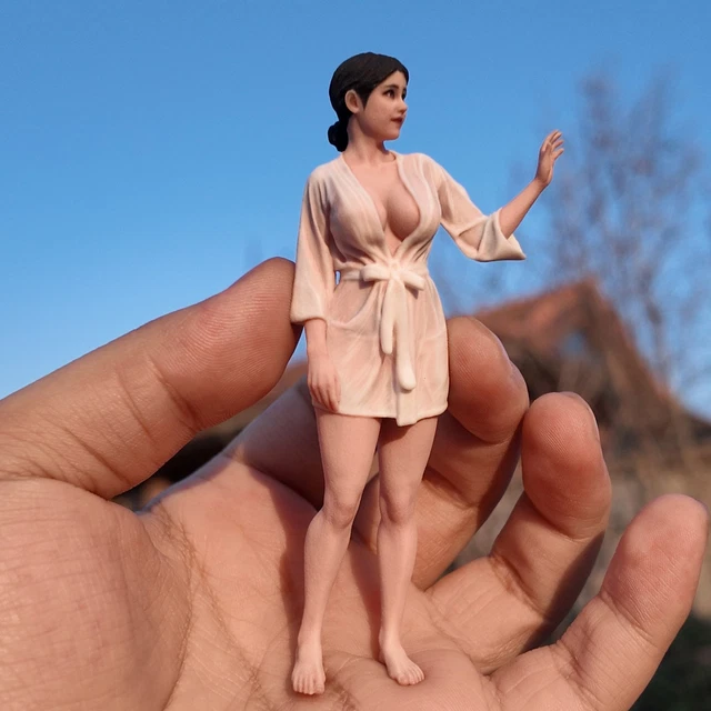 FIGURINE 1/18 GIRL HELENA VROOM NOT PEINT CMR NOREV MINICHAMPS ERTL MATTEL