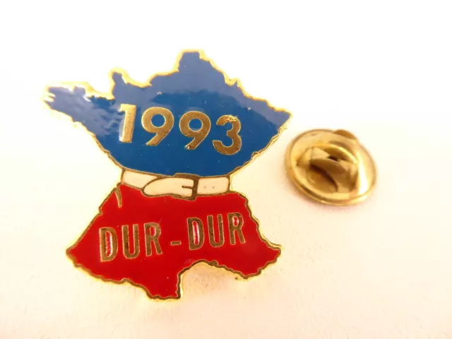 Pin's Pins Pin Badge -FRANCE - 1993 DUR DUR - SLOGAN POLITIQUE -