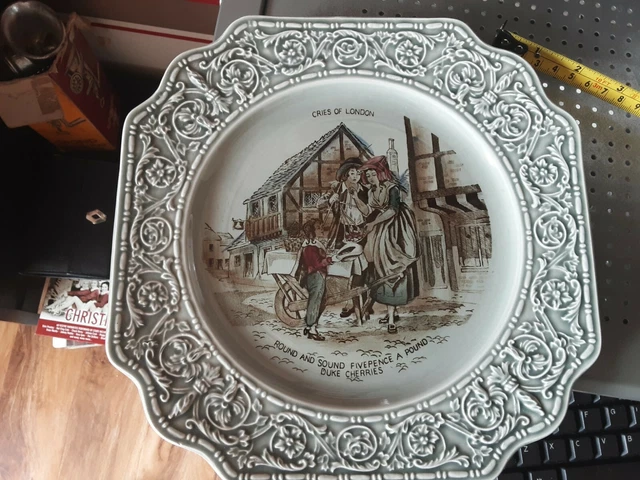 Crown Devon Vitrine aus der Cries of London Serie von Fieldings of Staffo