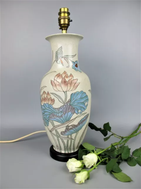 Luce lampada da tavolo giapponese. Gigli e uccellini blu. Ceramica orientale crema. 16"