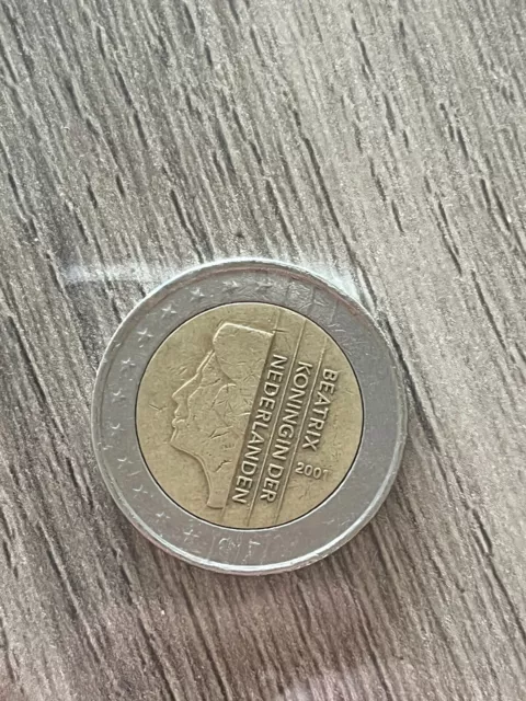 Pièce de 2 Euros  " Beatrix Koningin Der Nederlanden " 2001 . Tranche B Bon état